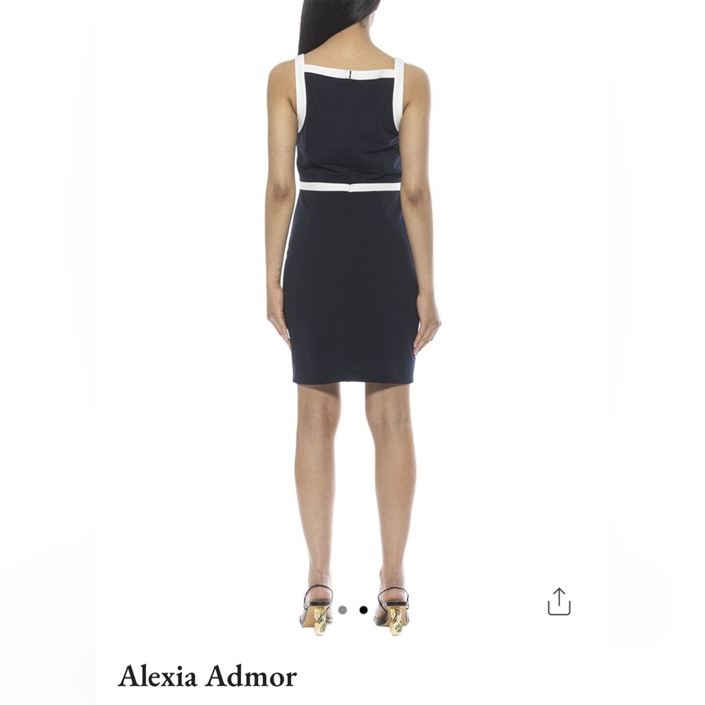 Alexia Admore - Milania shift dress